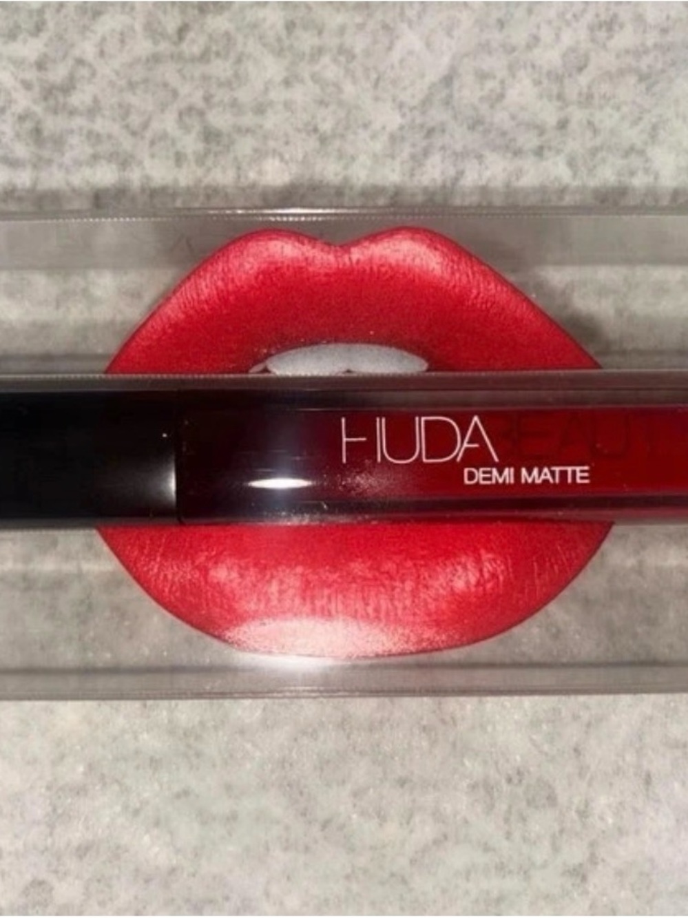 HUDA BEAUTY Demi Matte Liquid Lipstick - Rich True Red